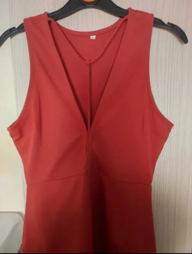 Vestido rojo escote pico 
