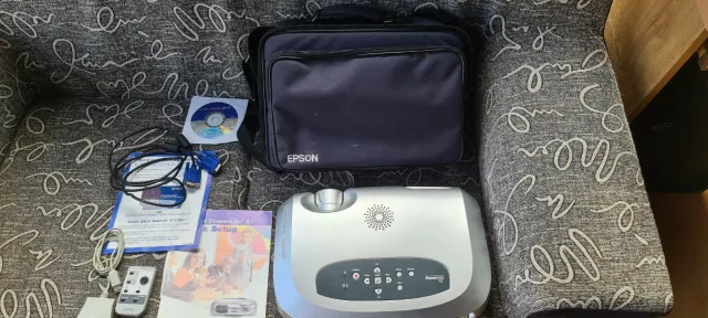 Proyector Epson PowerLite S1 para reparar