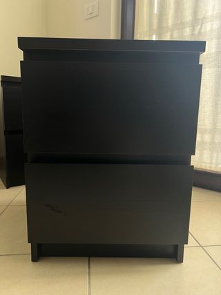 Comodino Ikea MALM nero