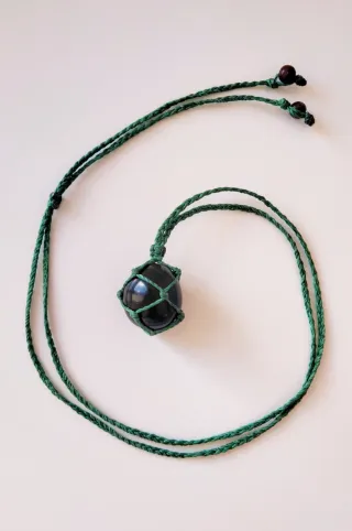 Collana con Ossidiana e cordino verde