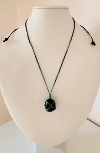 Collana con Ossidiana e cordino verde