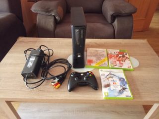 Xbox 360 Slim 250 GB + 3 Juegos