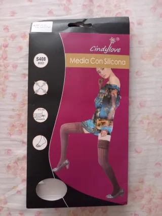 Medias sin estrenar por encima de la rodilla 