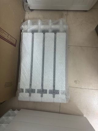 Radiadores de agua metálicos de gas.