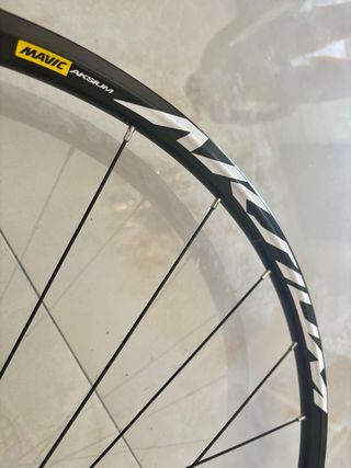 Rueda Mavic Aksium 700