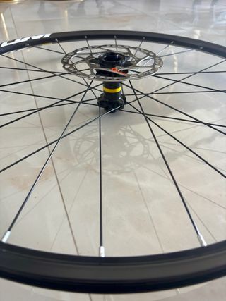 Rueda Mavic Aksium 700