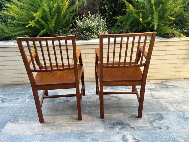 Sillas de madera con reposabrazos