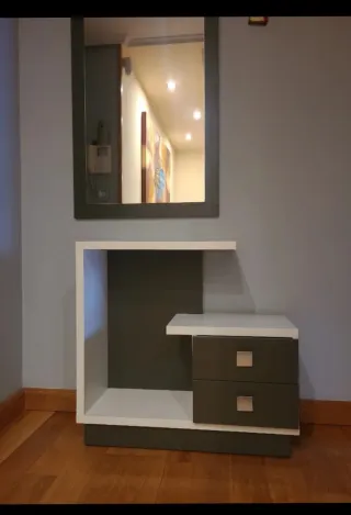 Mueble de entrada con espejo