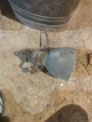 Lámpara industrial antigua para restaurar