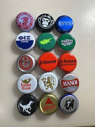 Set di varie bottiglie di birra