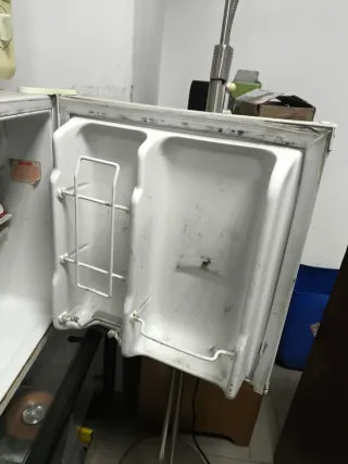 Microondas y Frigorífico Pequeño