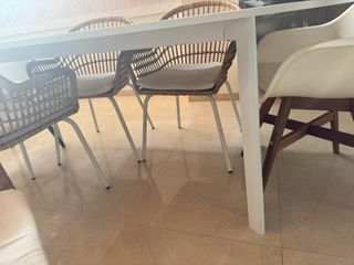 MESA de comedor OVALADA. ( SIN SILLAS)