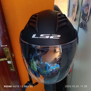 Casco de moto negro