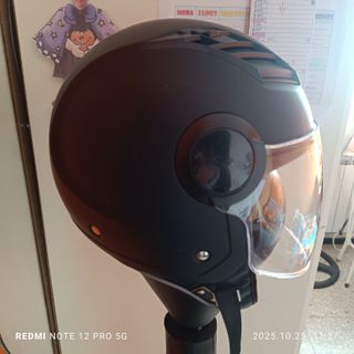 Casco de moto negro