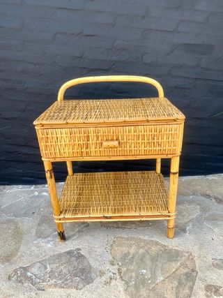 Tavolino in bambù e vimini