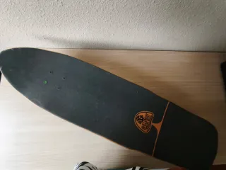 Tabla de skate Element con diseño de setas