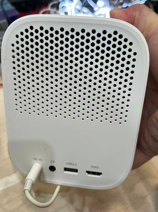 Xiaomi Mi Smart Proyector ,tiene punto blanco