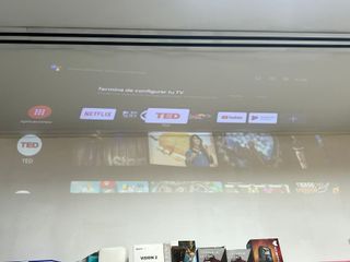 Xiaomi Mi Smart Proyector ,tiene punto blanco