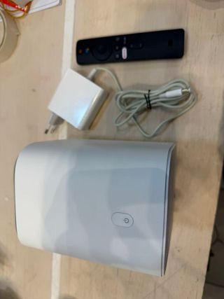 Xiaomi Mi Smart Proyector ,tiene punto blanco
