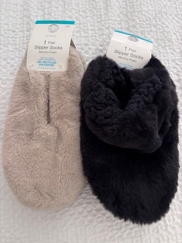 Zapatillas casa invierno Primark beige y negro