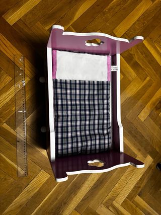 Cuna de madera con accesorios