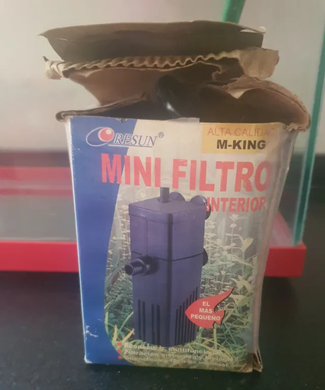 Pecera Roja con Tapa y Accesorios