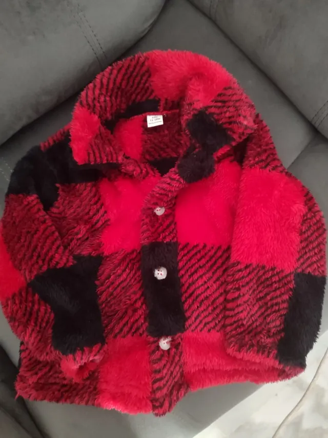 Polar niño Shein cuadros rojo y negro