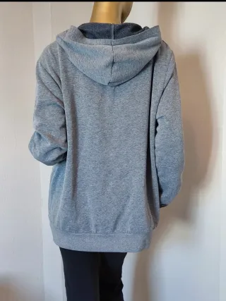 Sudadera ligera gris con capucha