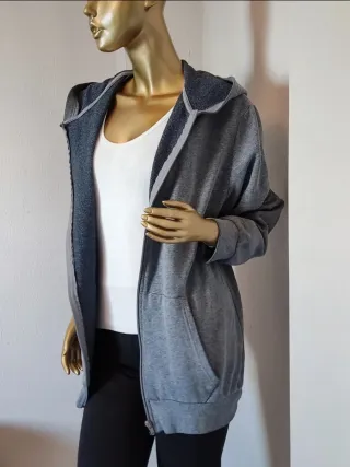 Sudadera ligera gris con capucha