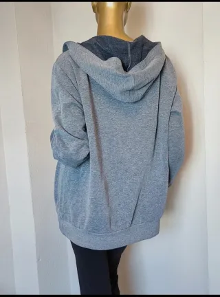Sudadera ligera gris con capucha