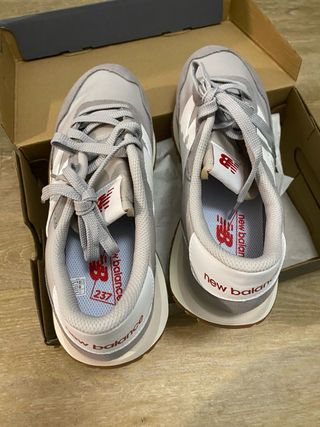 Zapatillas New Balance Gris y Blanco