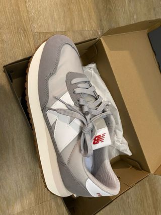 Zapatillas New Balance Gris y Blanco
