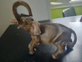 Antigo Elefante em Cerâmica