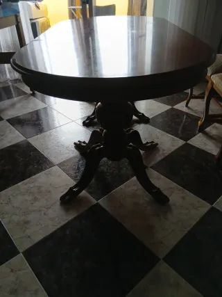 Mesa de comedor de madera