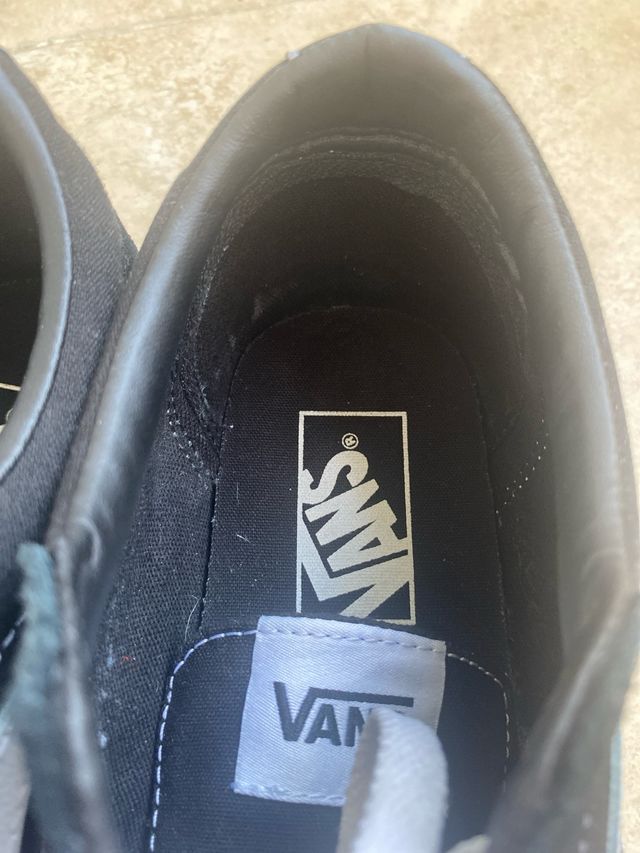 Zapatillas Vans Negras y Blancas