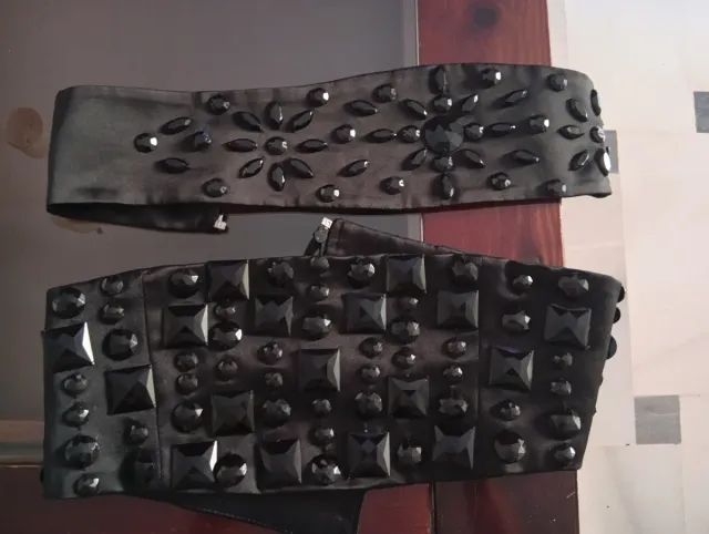 Cinturones de pedrería negros