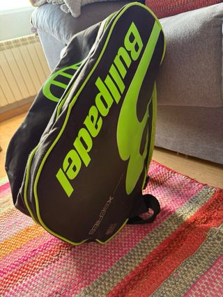 Paletero Bullpadel Negro y Verde