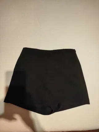 Falda pantalón negra tipo short