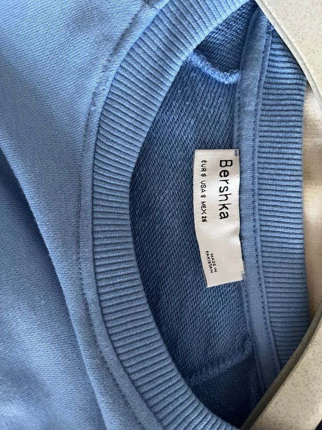 Sudadera corta Bershka azul