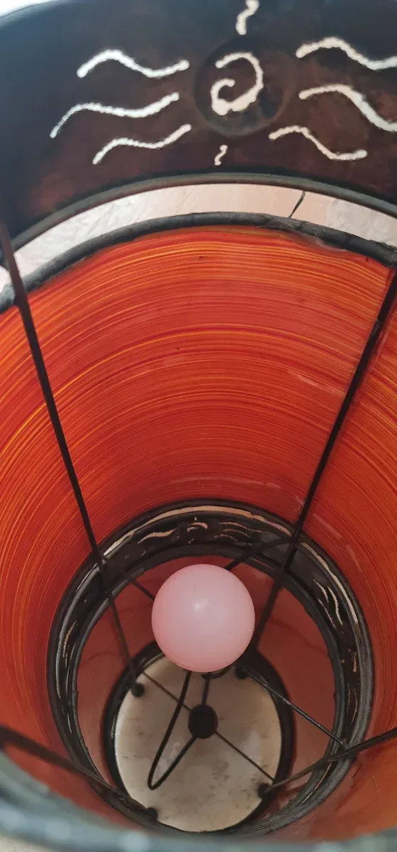 Lámpara de pie artesanal étnica