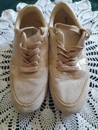 Zapatos mujer beige y dorado