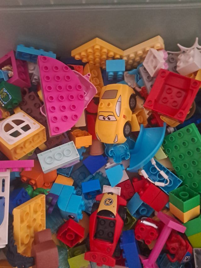 Lego Duplo caja con disney, marvel y genericos
