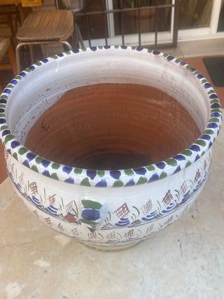 Maceta de barro pintada artesanal