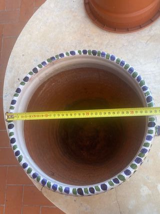 Maceta de barro pintada artesanal