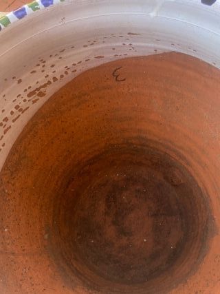 Maceta de barro pintada artesanal