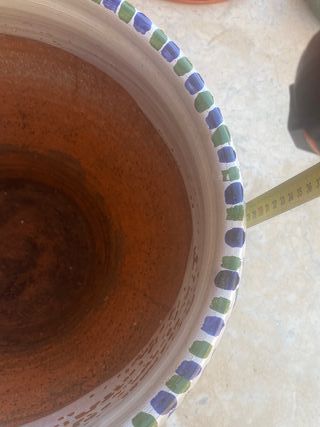 Maceta de barro pintada artesanal