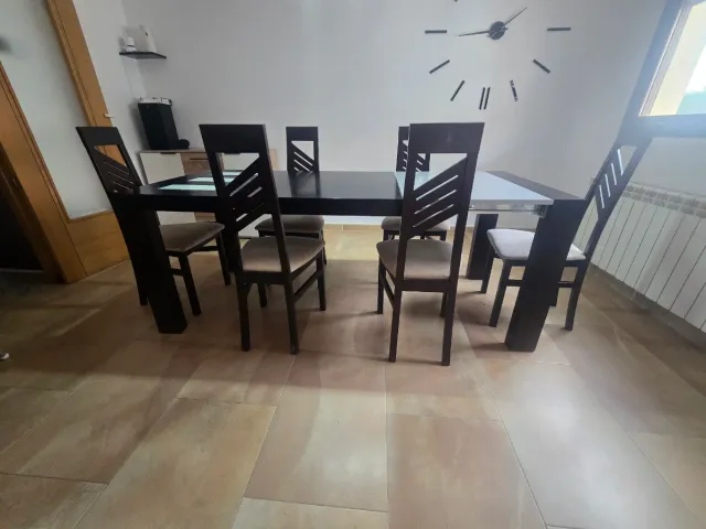 Mesa extensible y 6 sillas comedor