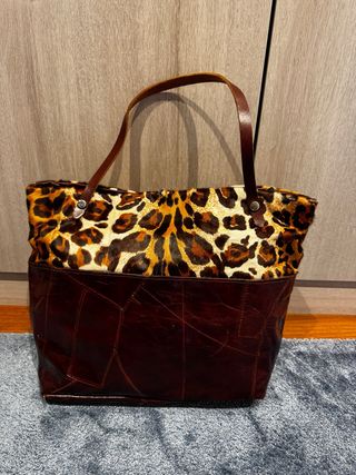 Bolso de piel hecho a mano