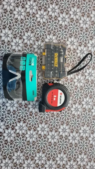 Occhiali protettivi, metro e inserti DeWalt