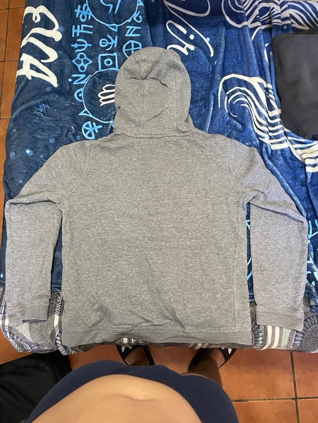 Sudadera Nike Gris con Capucha
TALLA XL NIÑO